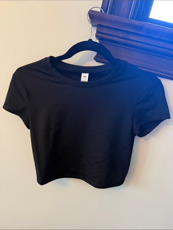 ALO Yoga Tops - ALO Yoga Black Cropped Crew Tee